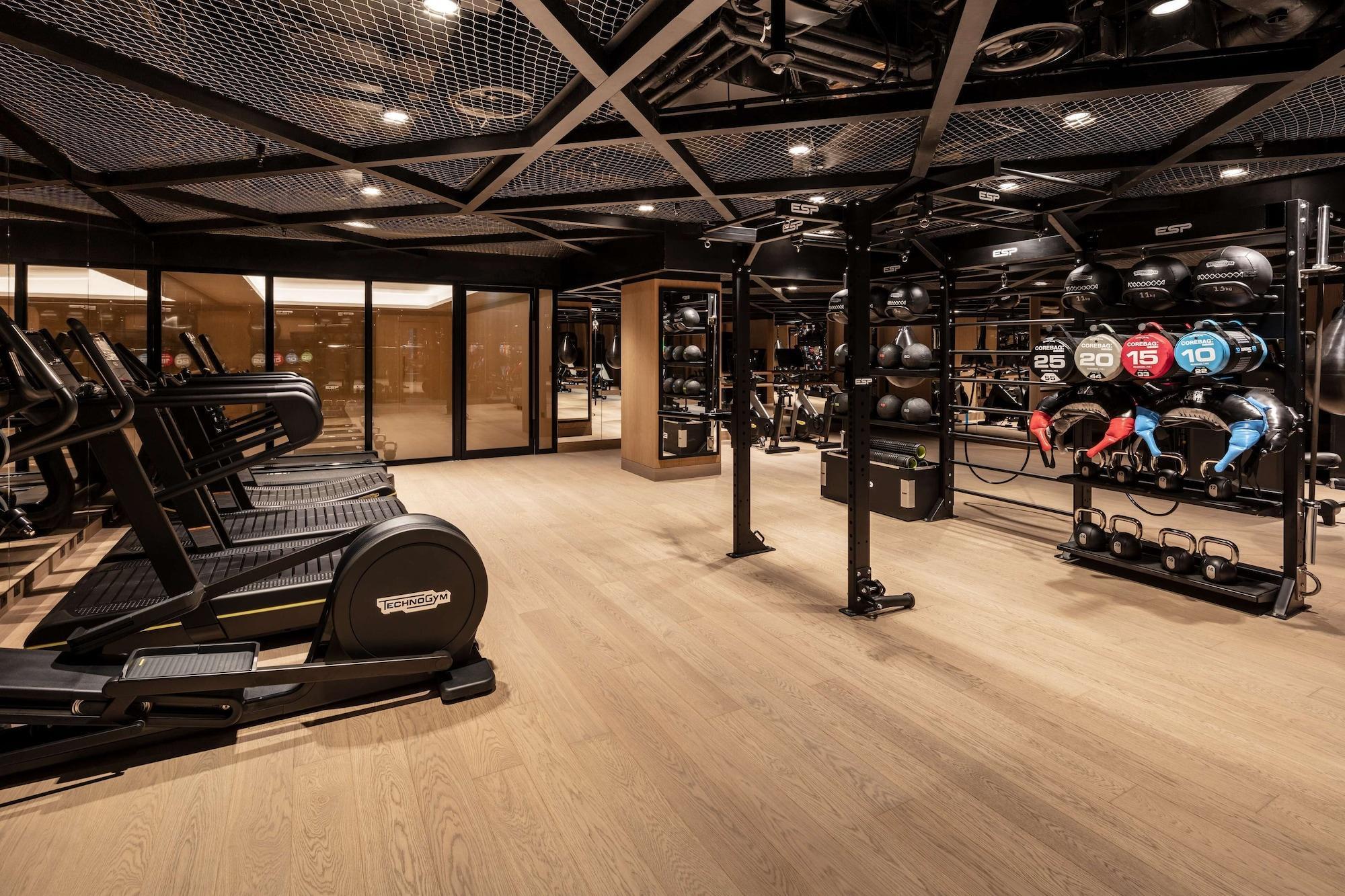 Hotel The Londoner Esterno foto The gym