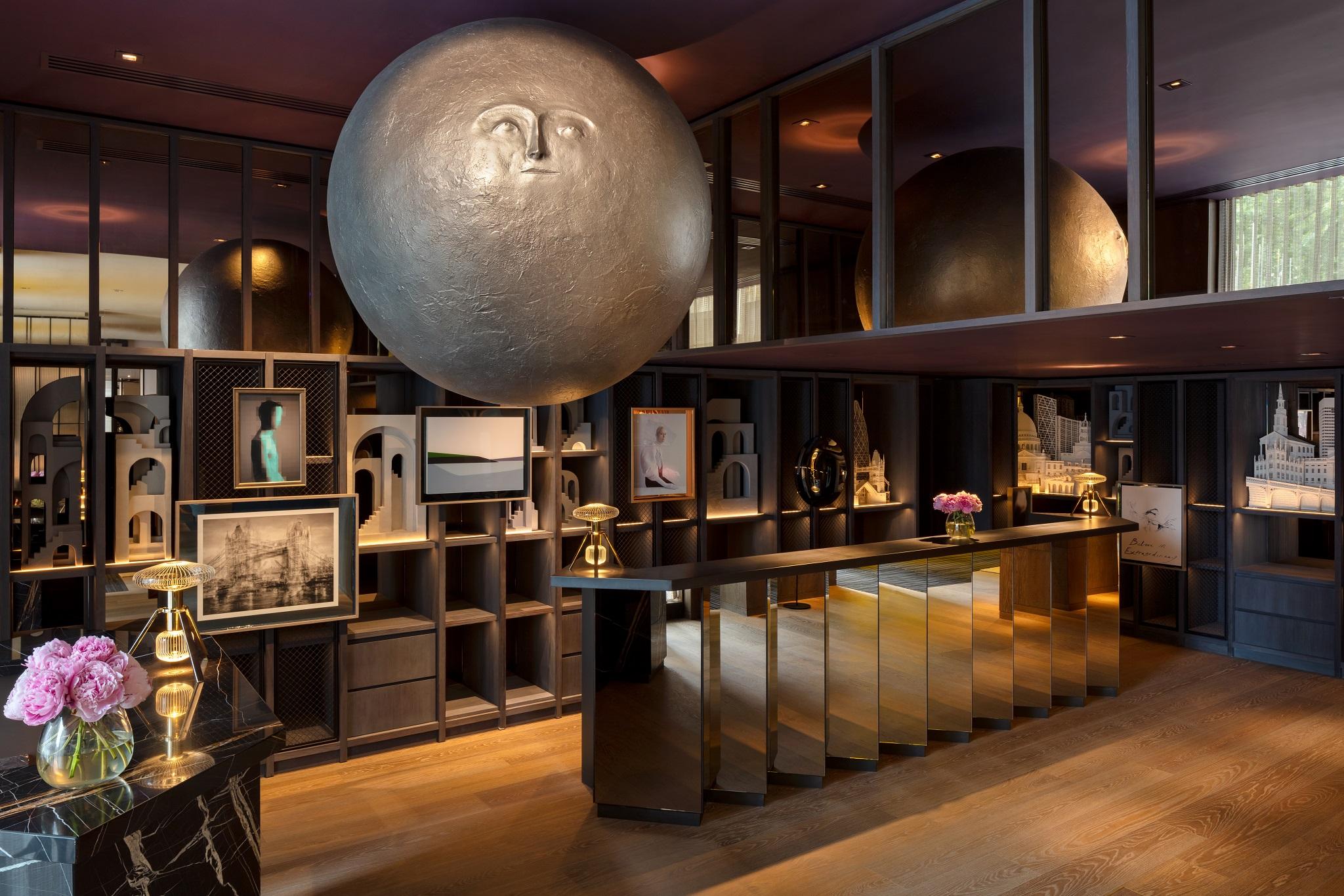 Hotel The Londoner Esterno foto The bar at the 100 Queen's Gate penthouse
