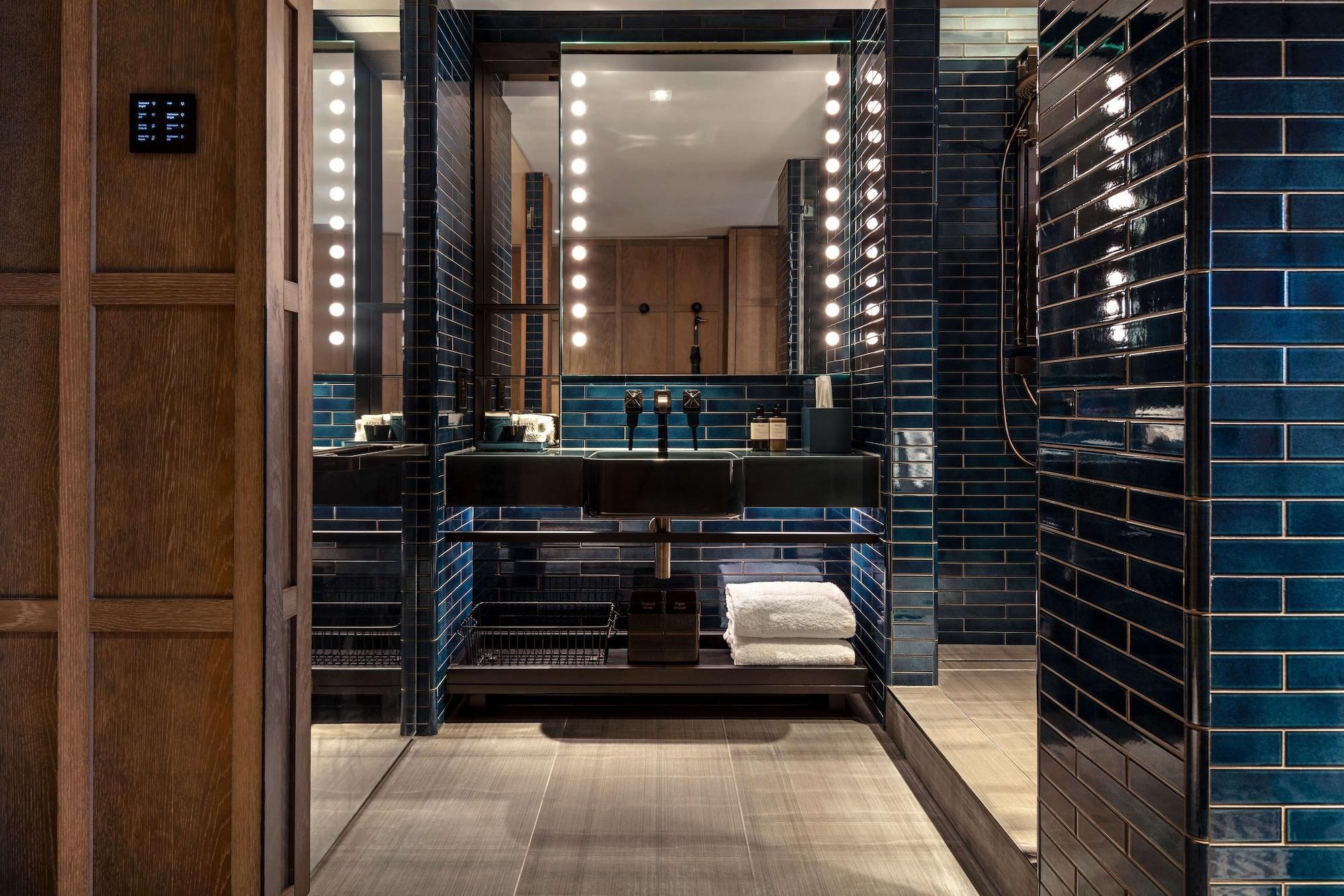 Hotel The Londoner Esterno foto Bathroom