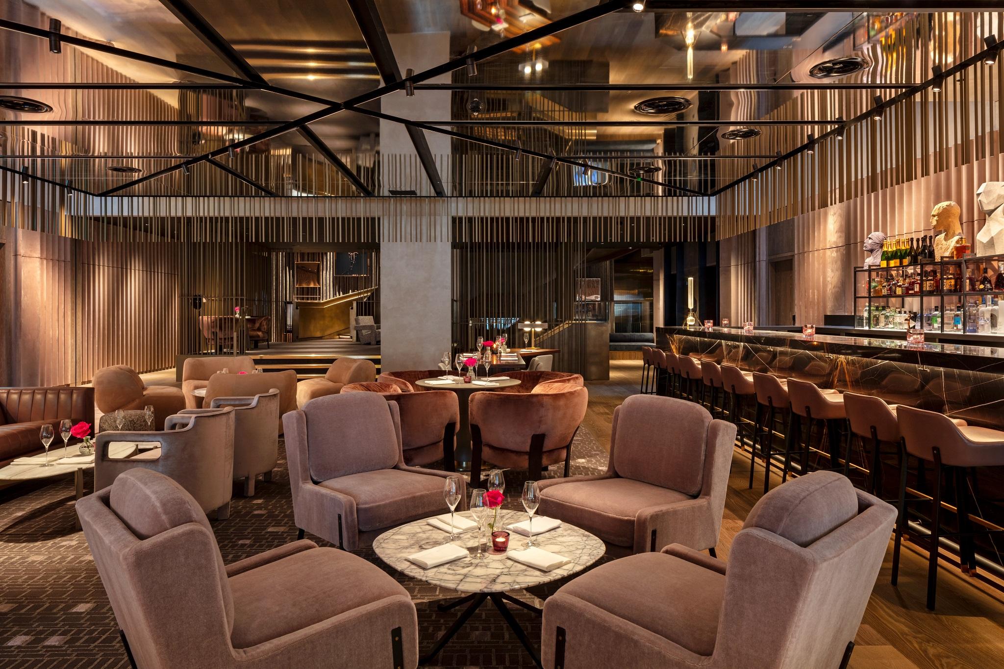 Hotel The Londoner Esterno foto The bar at the London Edition
