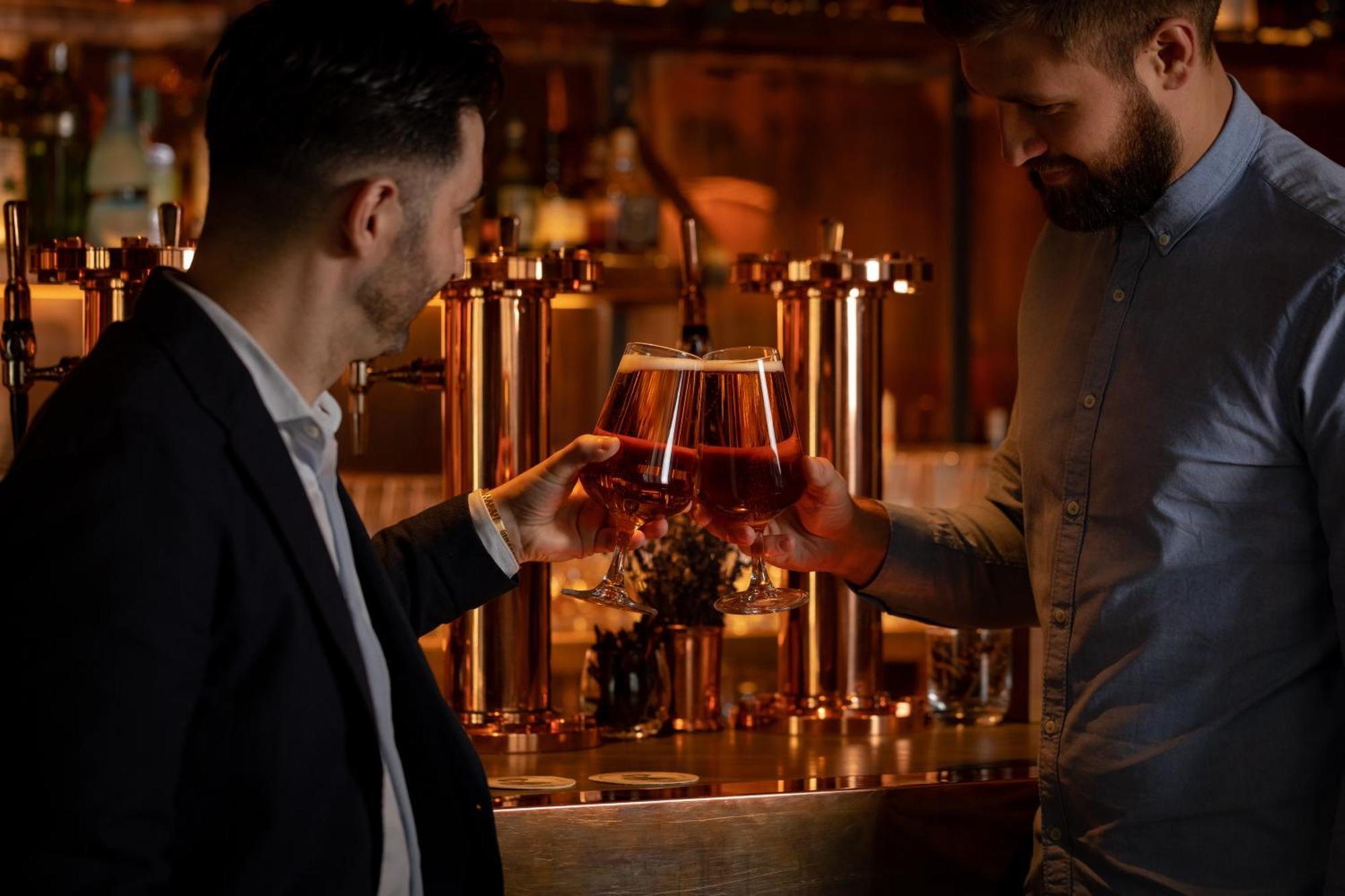 Hotel The Londoner Esterno foto A cognac tasting