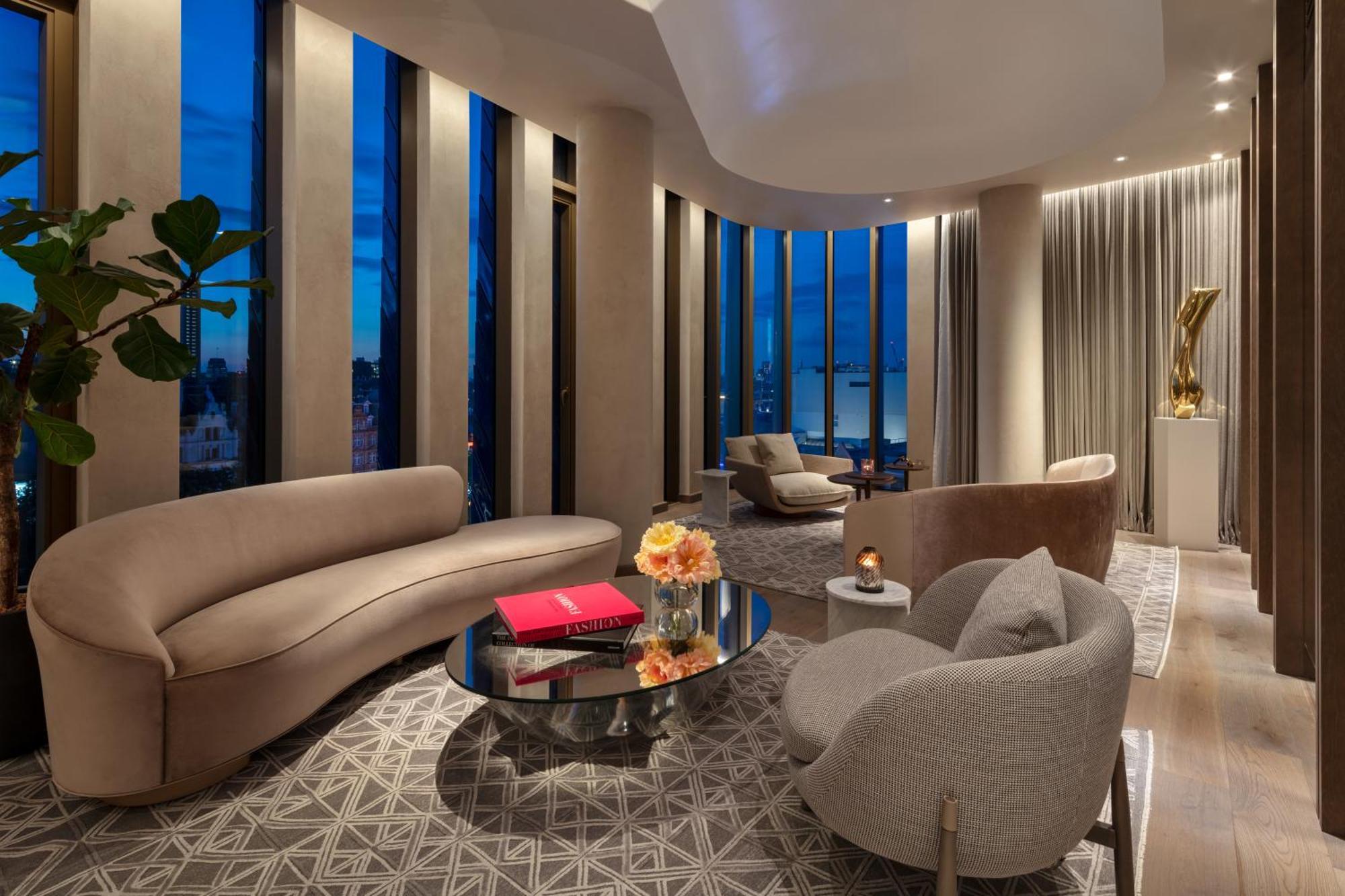 Hotel The Londoner Esterno foto The living room of a penthouse at One Hyde Park